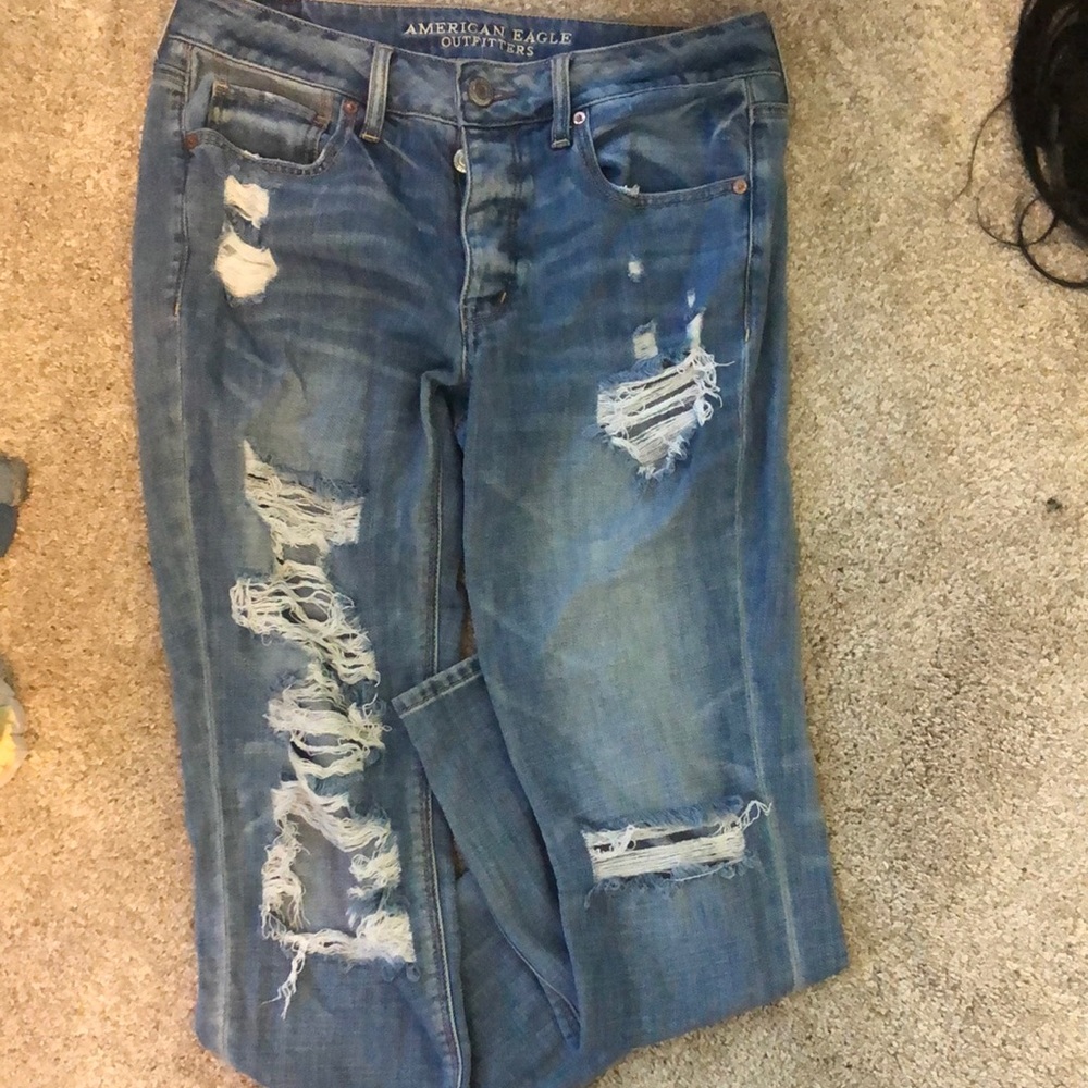distressed mom/boyfriend jeans